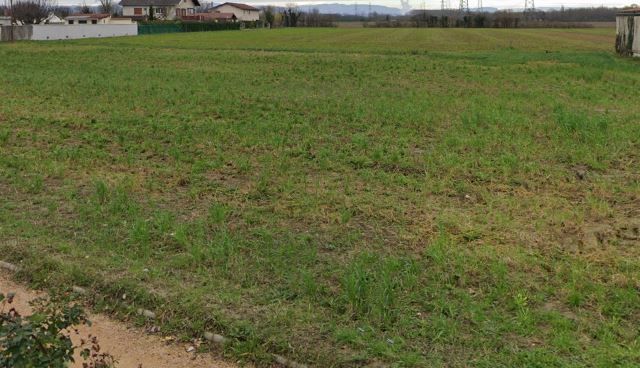 Terrain à bâtir de 900 m² à NIEVROZ (01) 1
