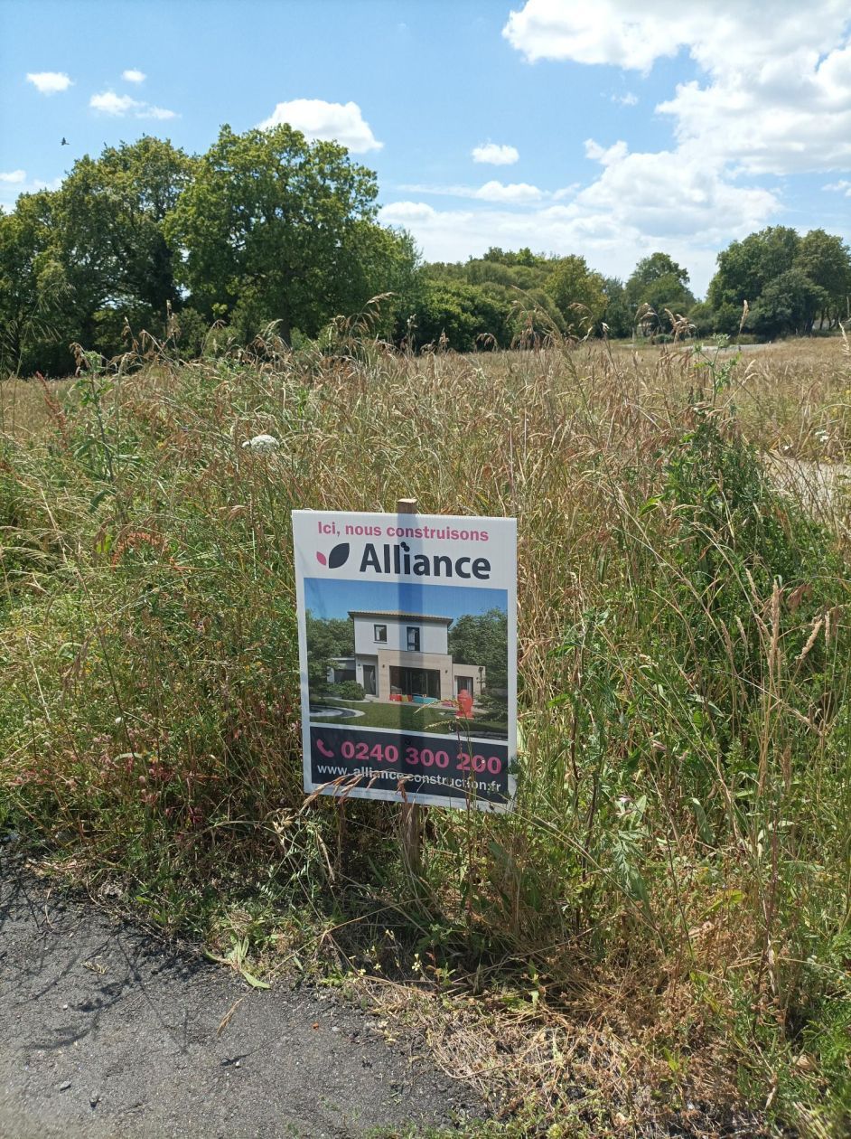 Sublime terrain à construire viabilisé de 299m2 disponible à GRAND'LANDES (85670)