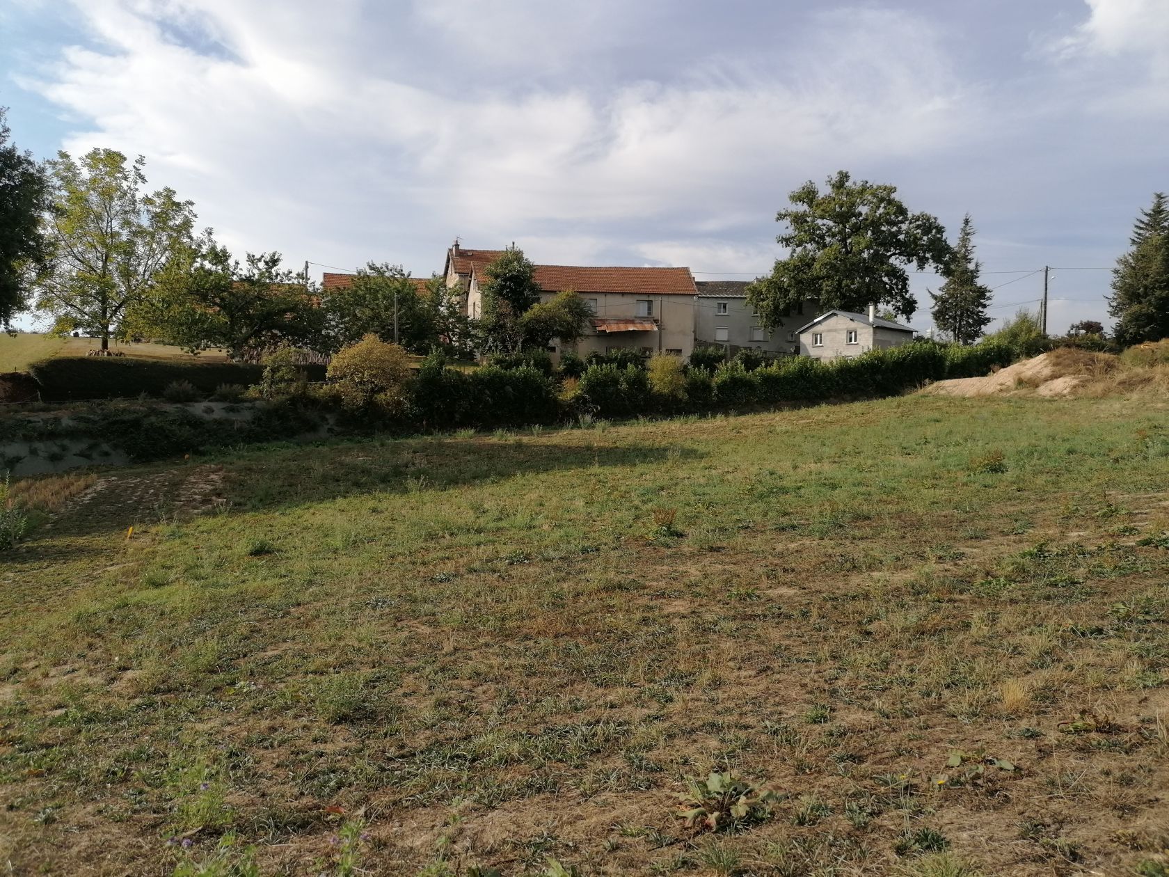 terrain constructible viabilisé disponible à CASTANET