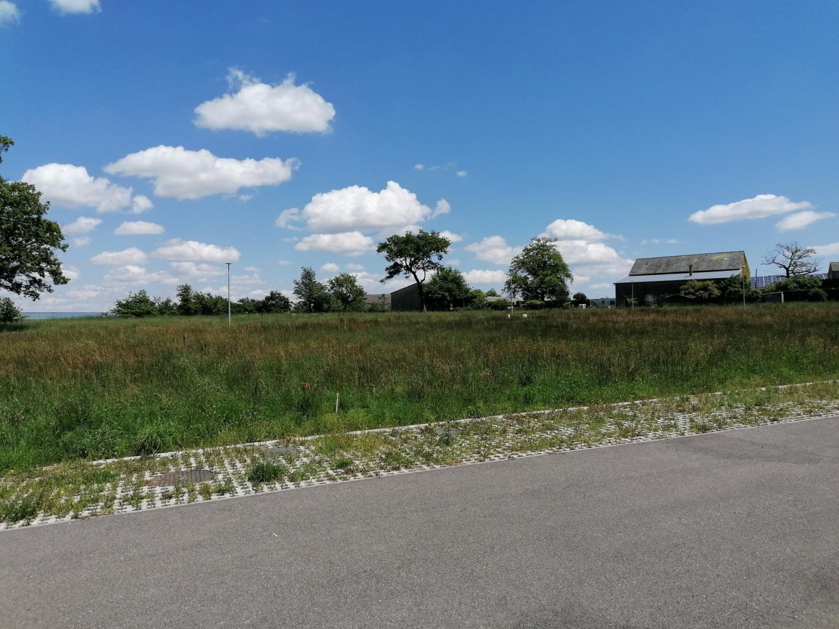 Joli terrain à vendre de 692m2 en vente à REQUISTA