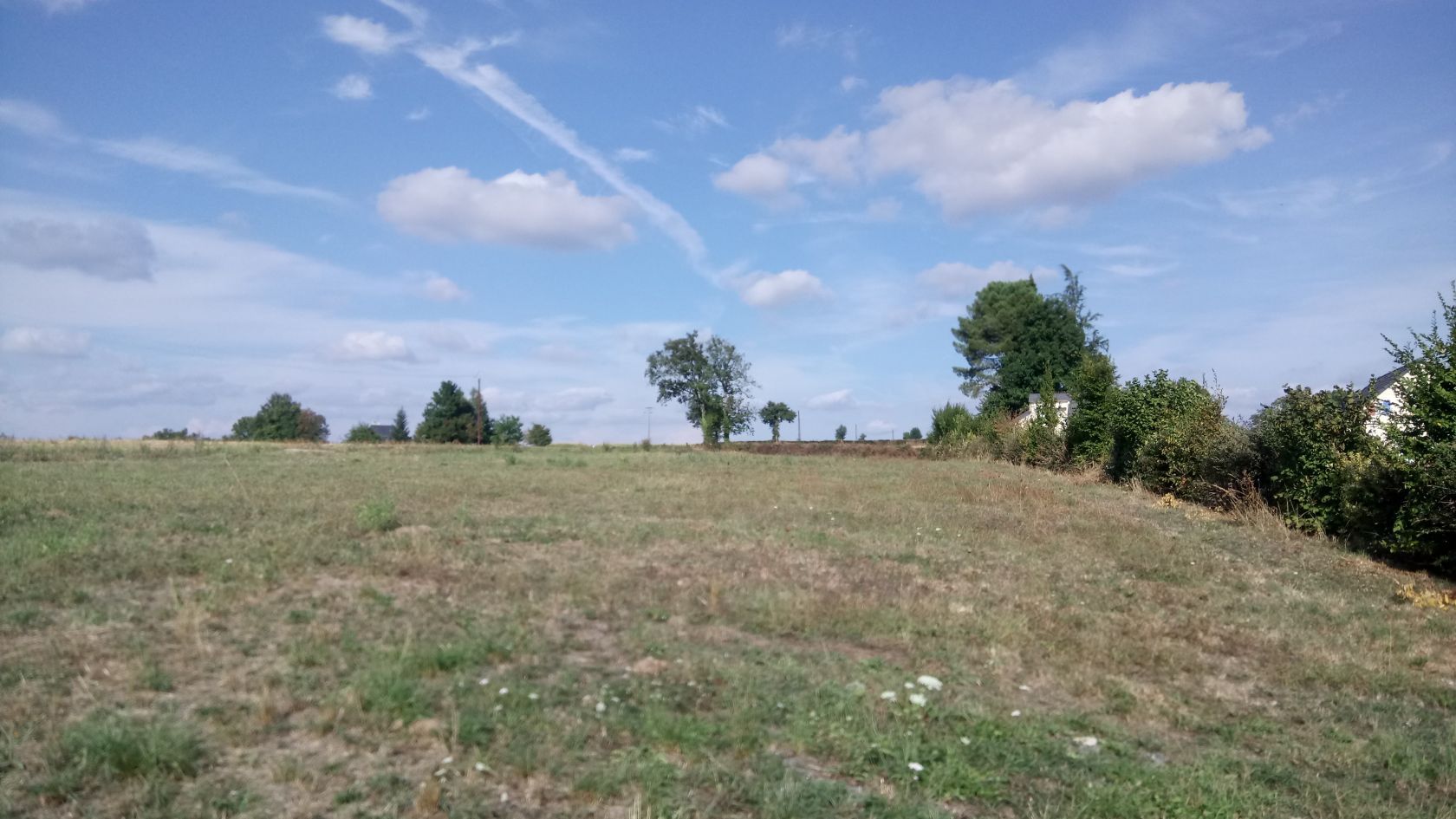 Magnifique terrain à construire de 770m2 disponible à SALMIECH (12120)