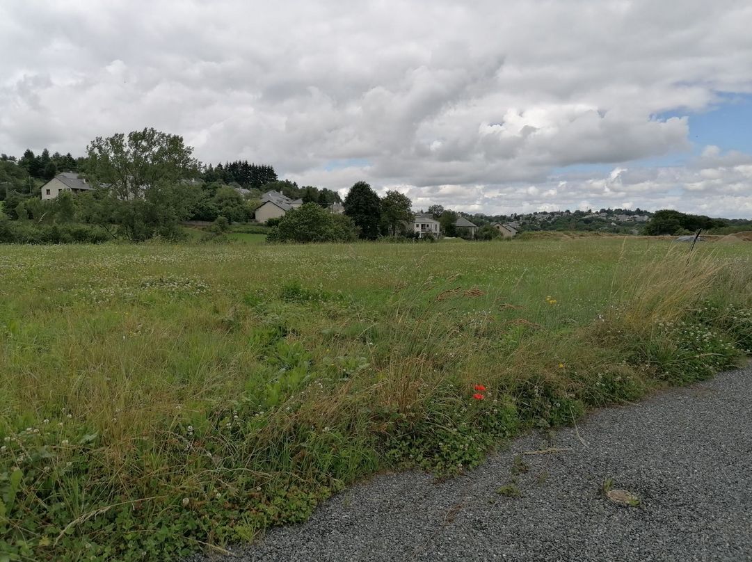 terrain constructible viabilisé de 845m2 en vente à BARAQUEVILLE (12160)