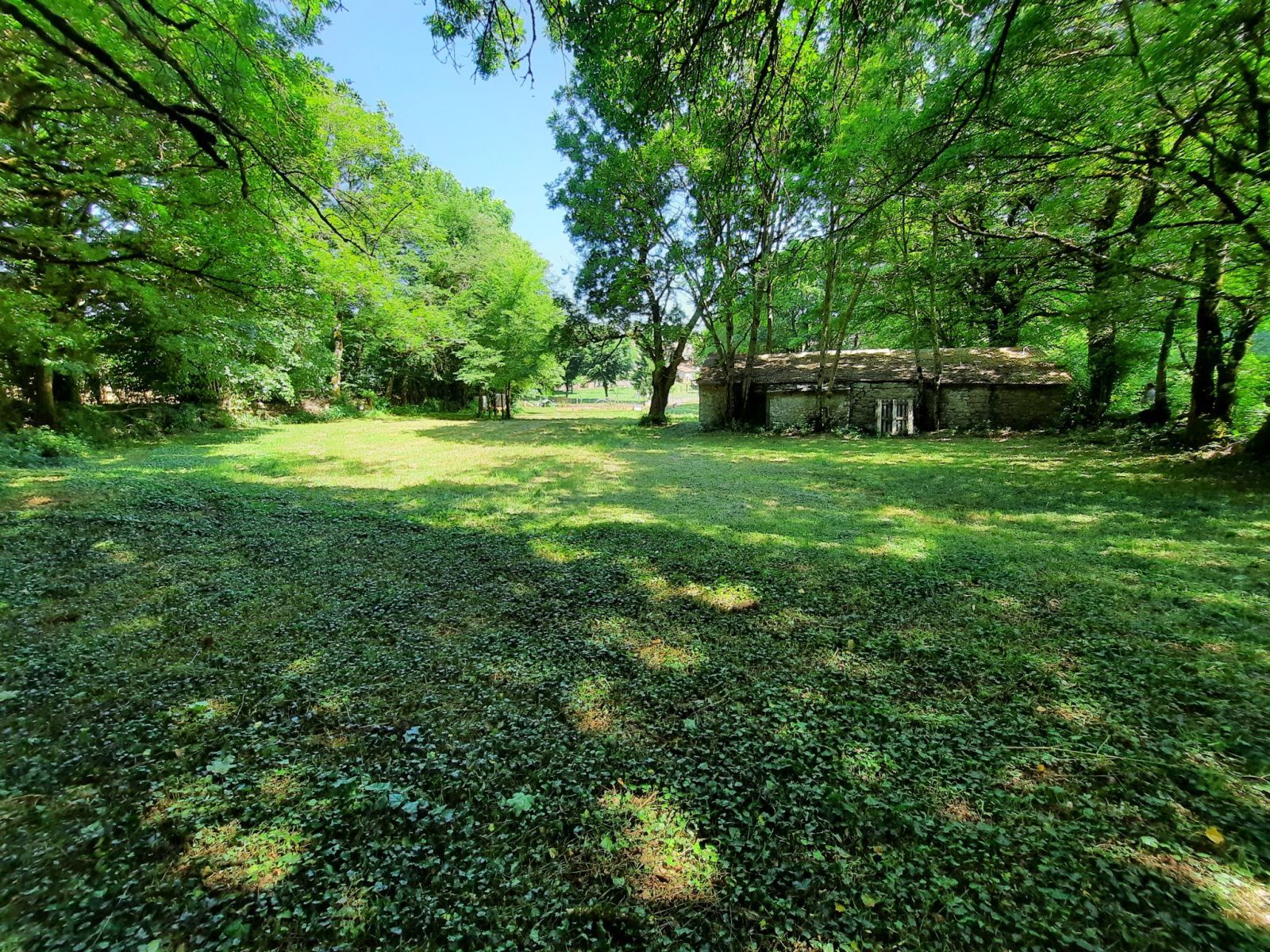 Joli terrain à construire de 1210m2 disponible à VIALA-DU-PAS-DE-JAUX (12250)