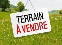 terrain constructible de 720m2 en vente à LANGUIDIC