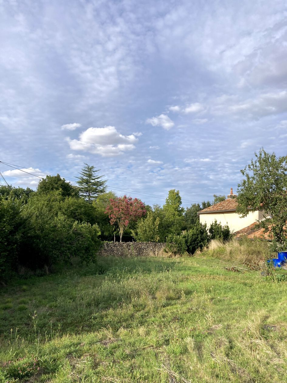 terrain à vendre de 800m2 disponible à BERUGES