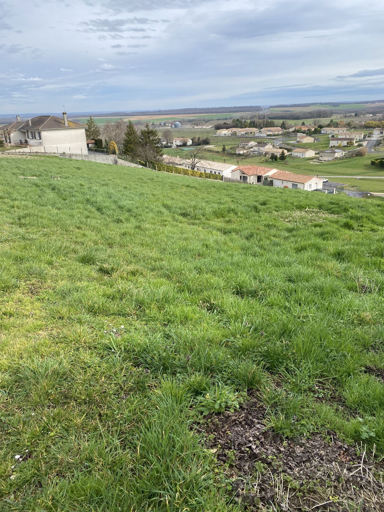 Offre de terrain à construire de 1400m2 en vente à JURIGNAC (16250)