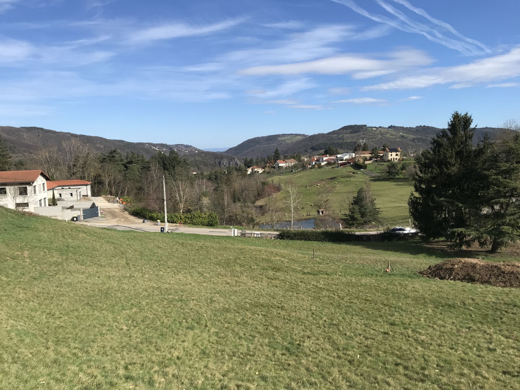 Sublime terrain constructible viabilisé de 2400m2 disponible à SAINT-PAUL-EN-CORNILLON