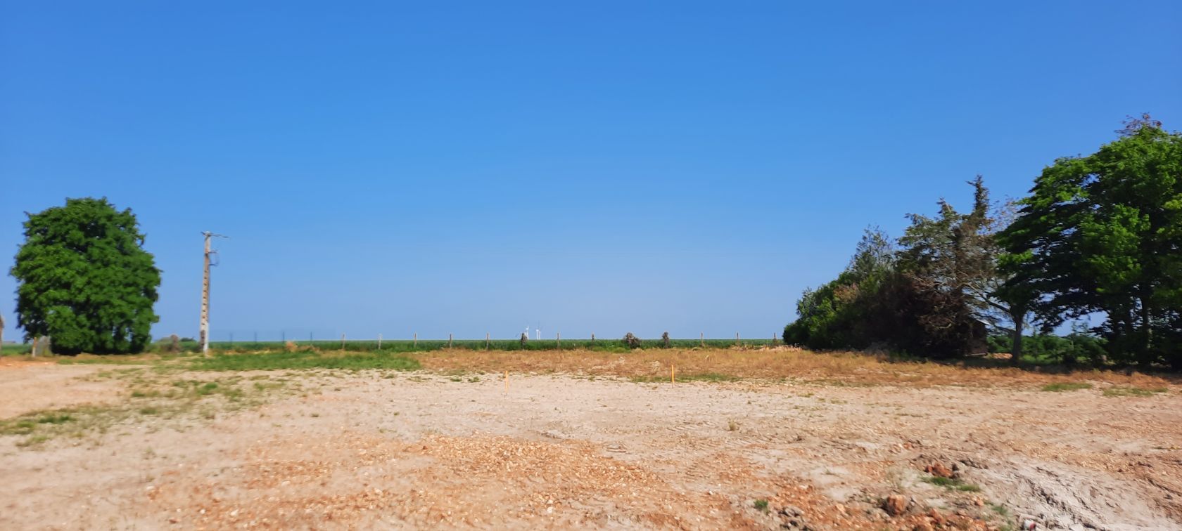 Très beau terrain à construire viabilisé de 540m2 disponible à TREMBLAY-LES-VILLAGES (28170)