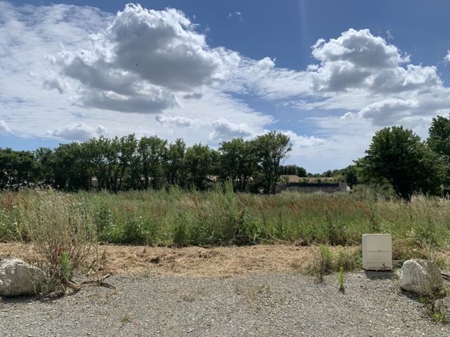 terrain à construire de 727m2 disponible à SAINTE-SOULLE