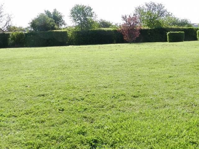 Joli terrain à vendre viabilisé à LE PLESSIS-AUX-BOIS