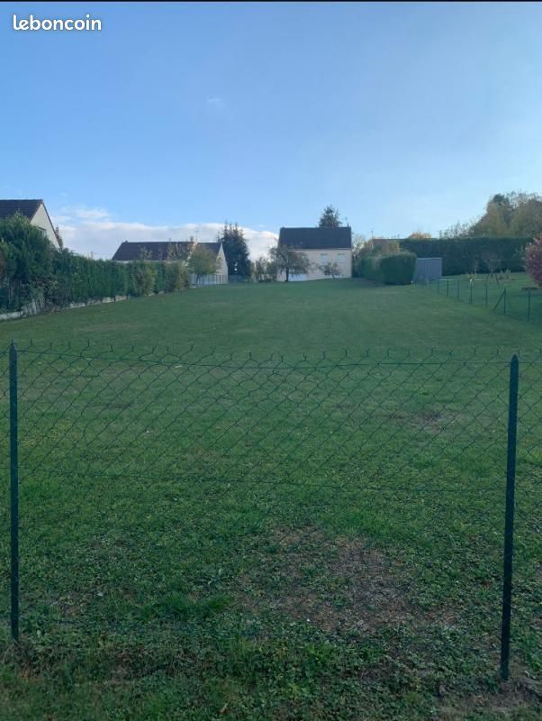 Très beau terrain à vendre viabilisé à NEUFMOUTIERS-EN-BRIE