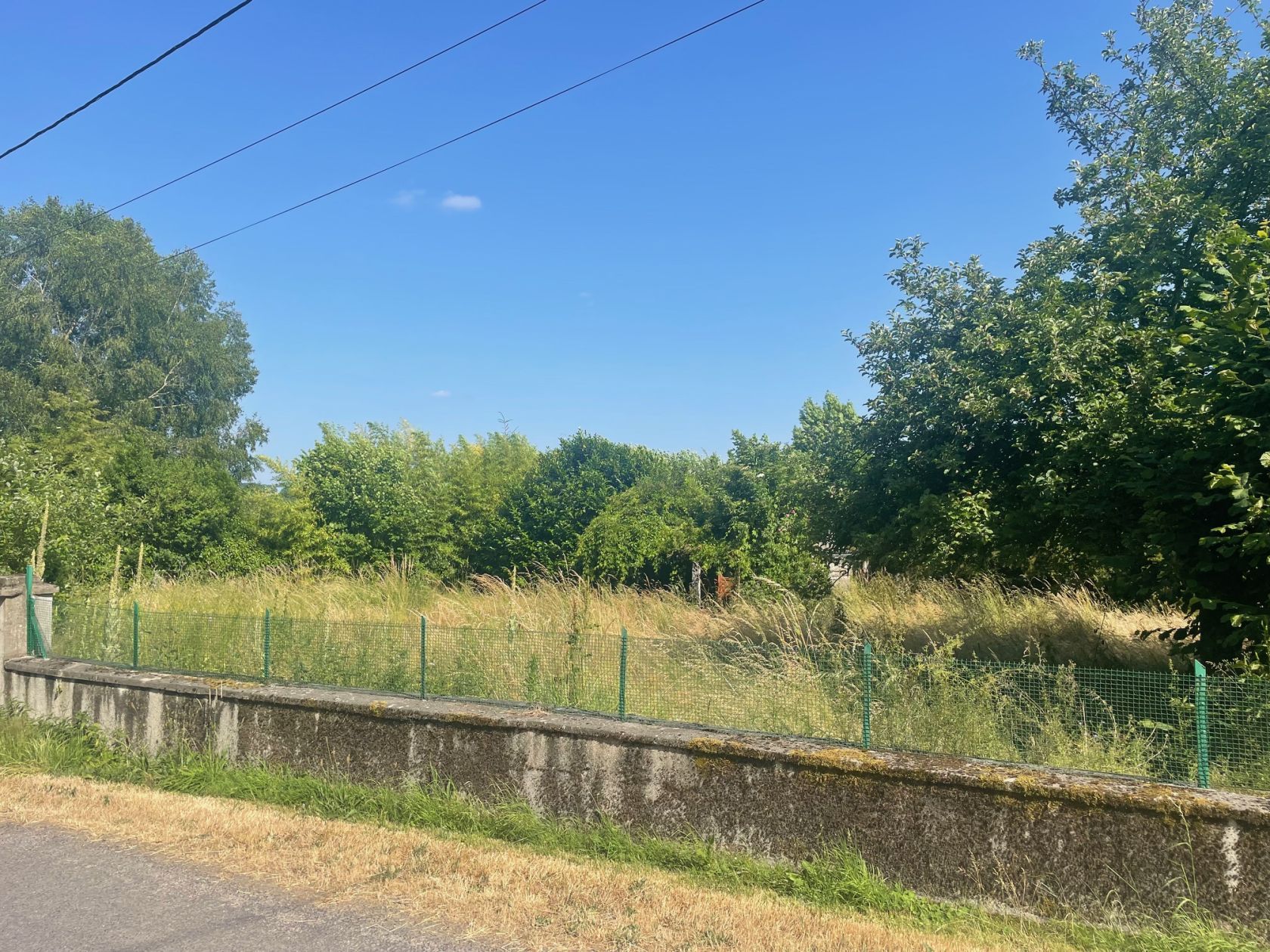 terrain constructible viabilisé de 1005m2 en vente à GLENAT