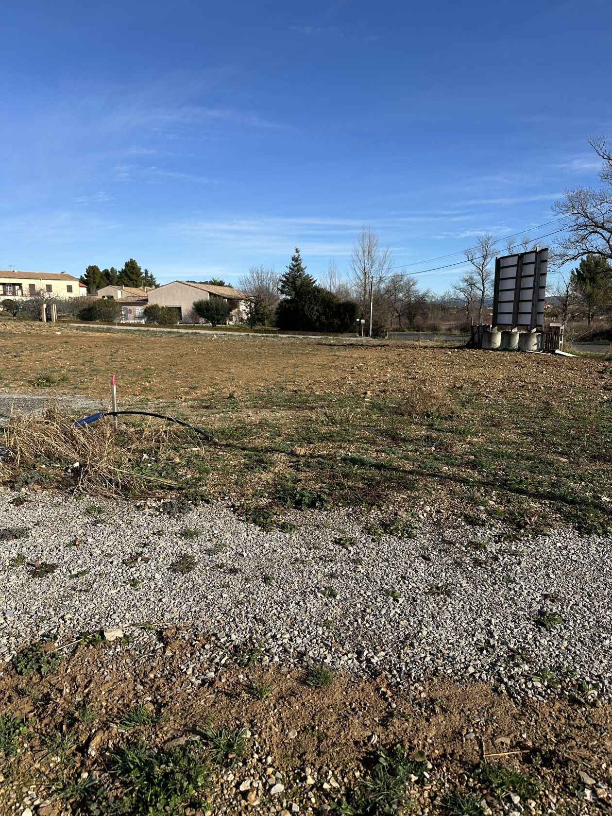 Parcelle de terrain à construire de 632m2 en vente à VOLX (04130)