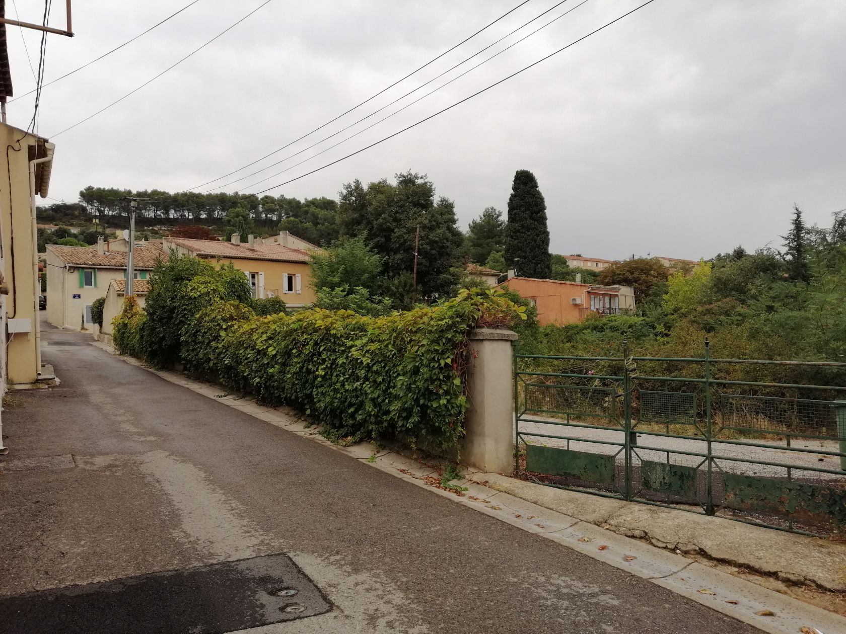 Charmant terrain à construire viabilisé de 258m2 en vente à MEYREUIL (13590)