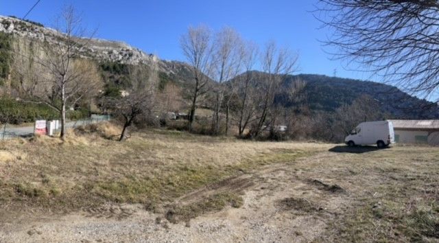 Très beau terrain à construire viabilisé de 1332m2 à ESCRAGNOLLES