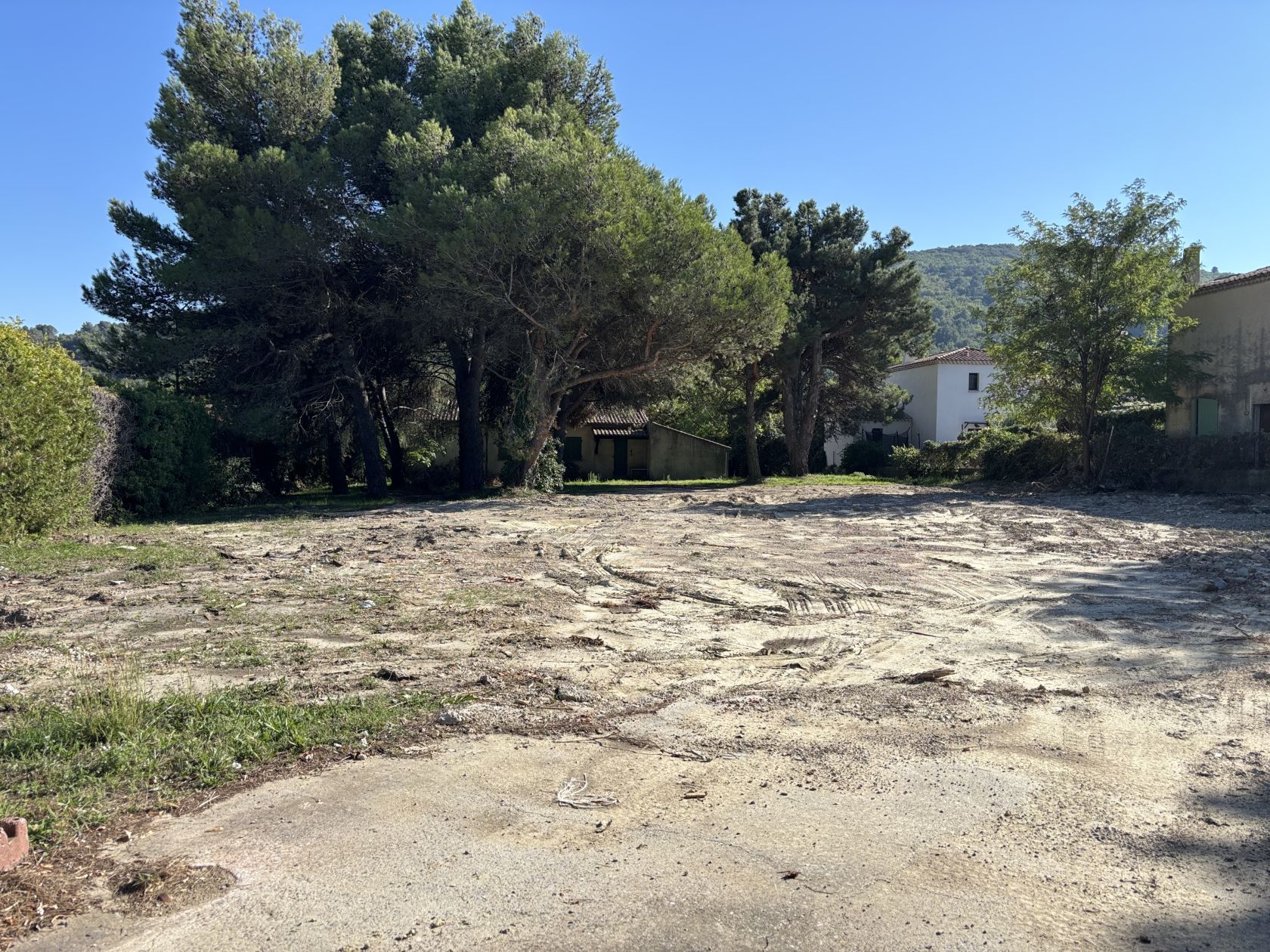 Sublime terrain viabilisé de 410m2 en vente à ALLEINS