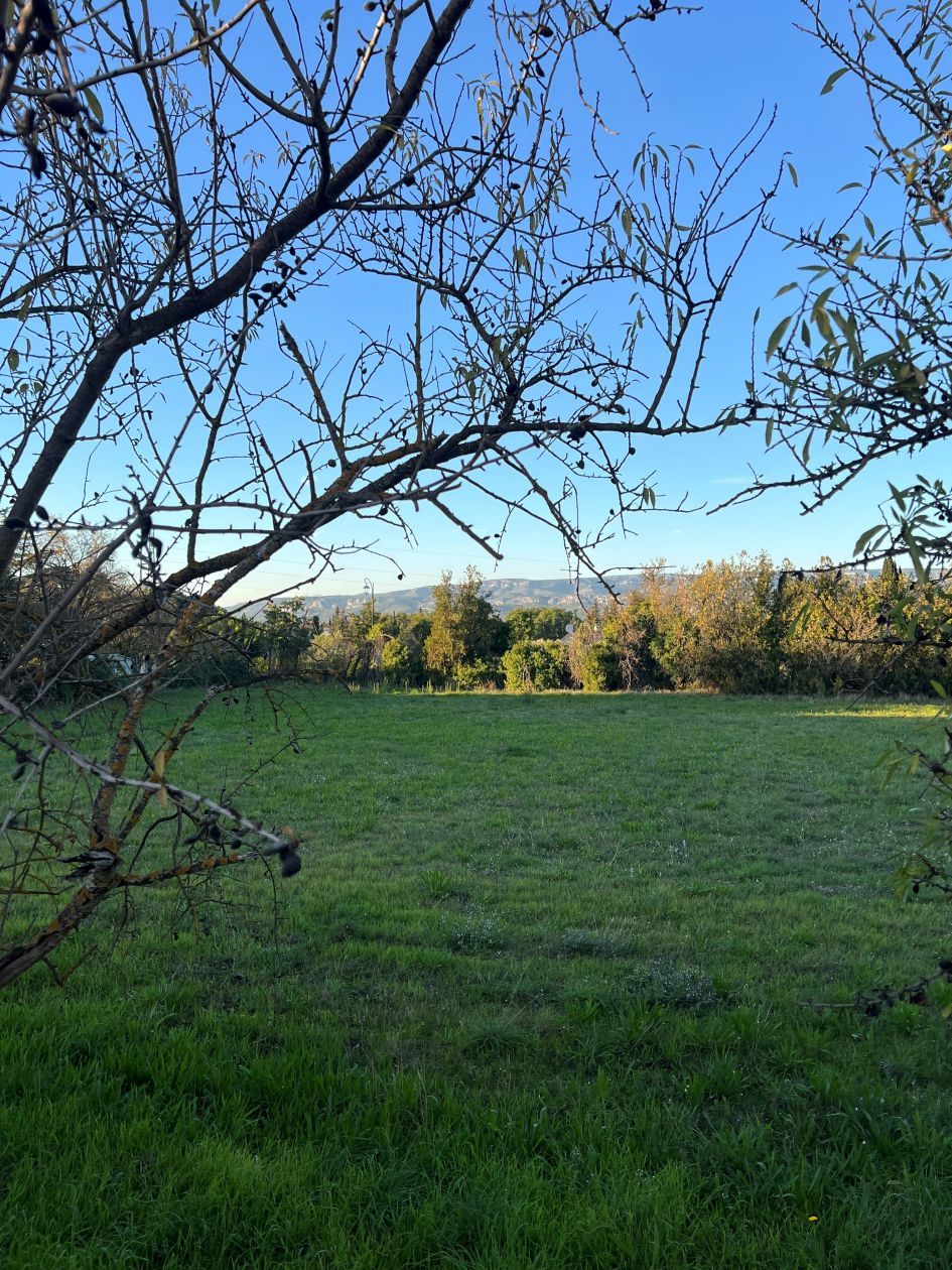 terrain constructible viabilisé de 407m2 disponible à ALLEINS (13980)