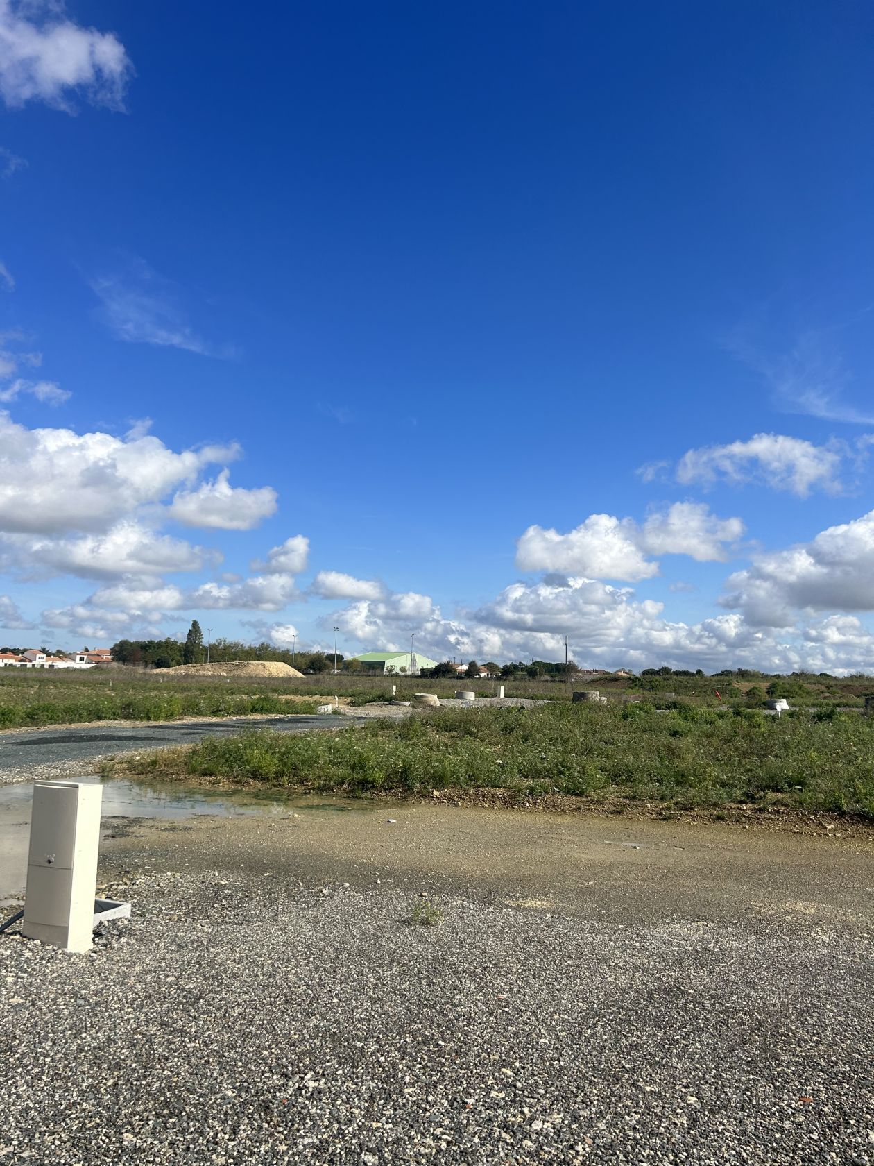 terrain viabilisé disponible à LA JARNE