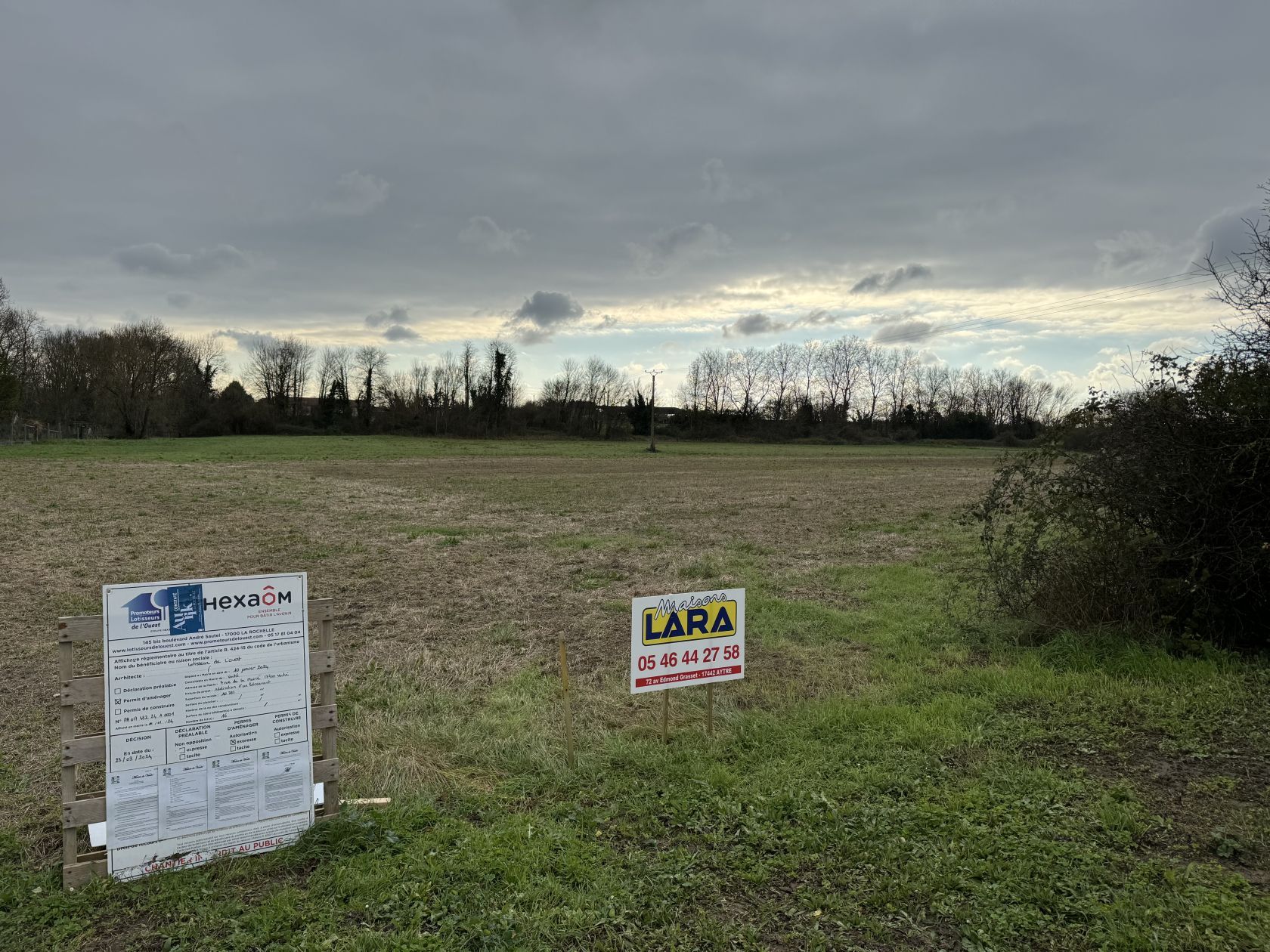 terrain à vendre de 330m2 en vente à VOUHE (17700)