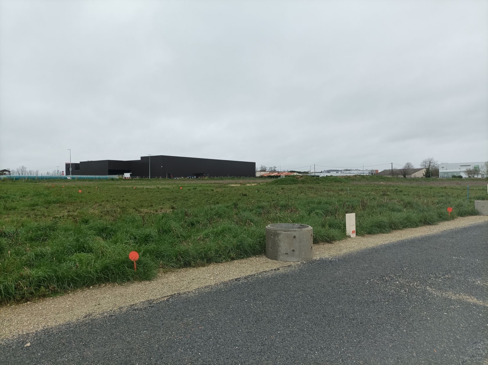 terrain constructible de 348m2 disponible à SURGERES