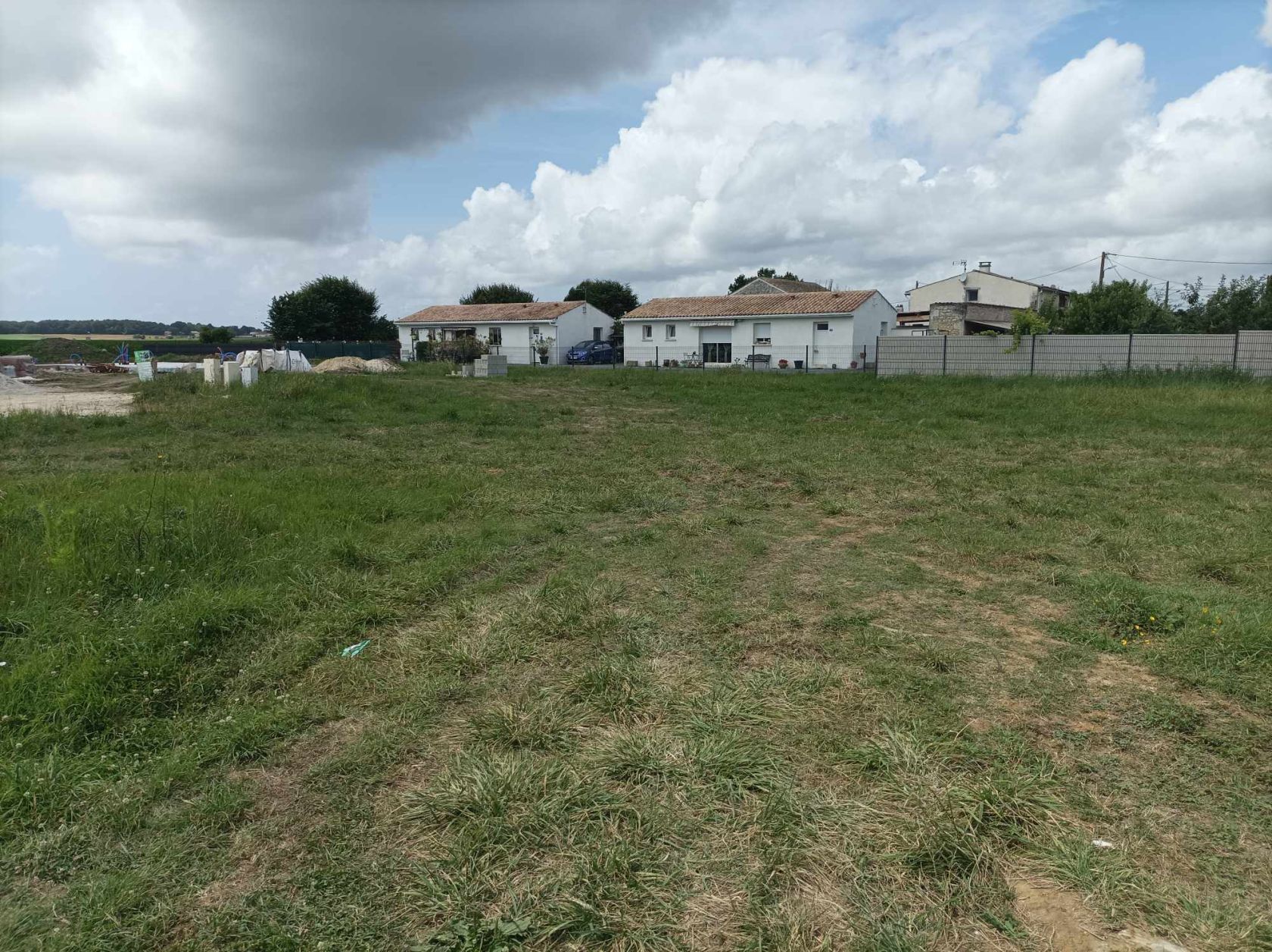 terrain à construire viabilisé de 414m2 disponible à SAUJON