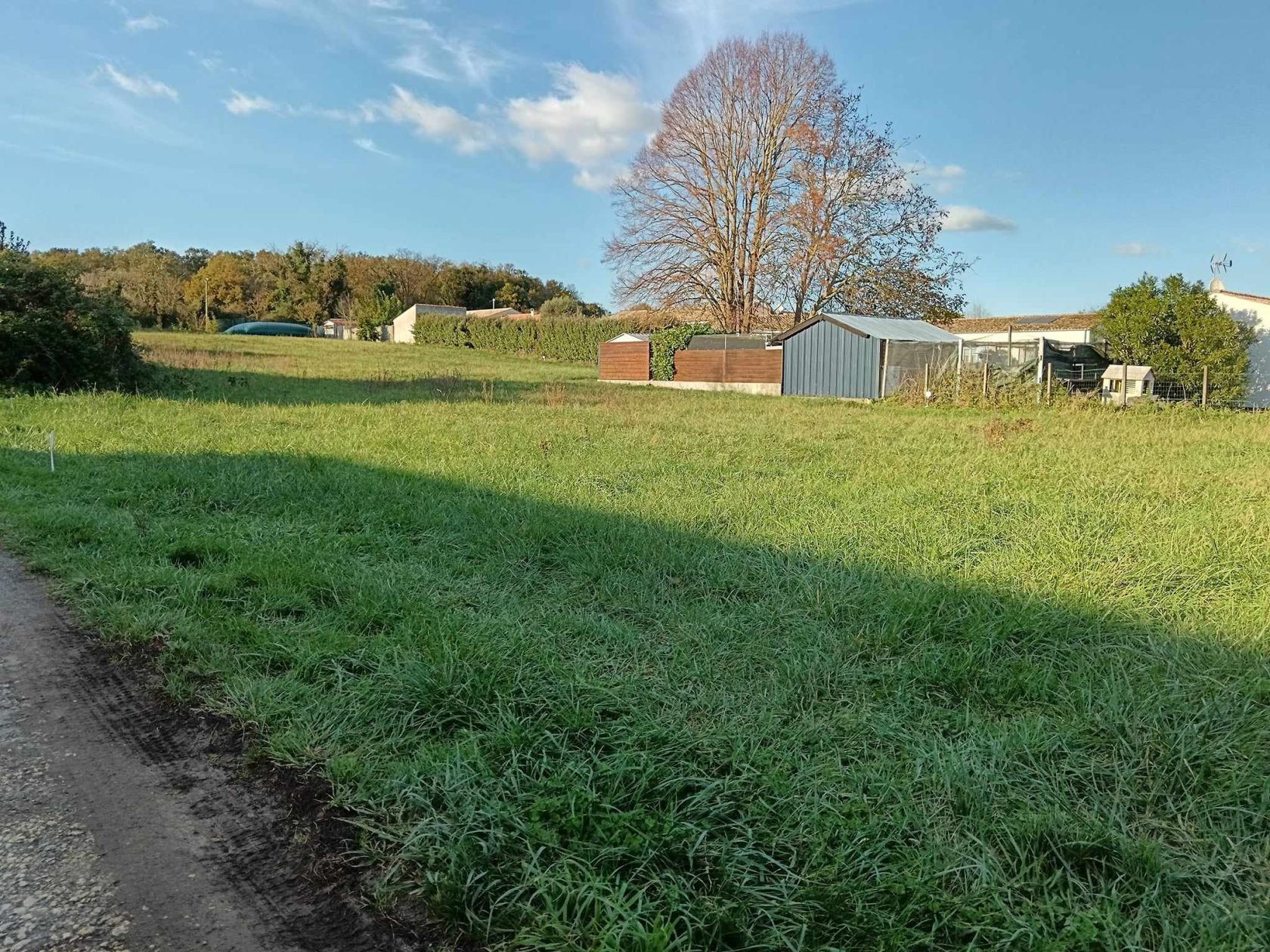 terrain à construire de 500m2 en vente à LE GUA (17600)