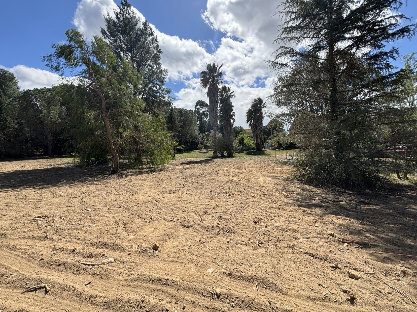 Agréable terrain à vendre viabilisé de 1840m2 disponible à VILLENEUVE-DE-LA-RAHO