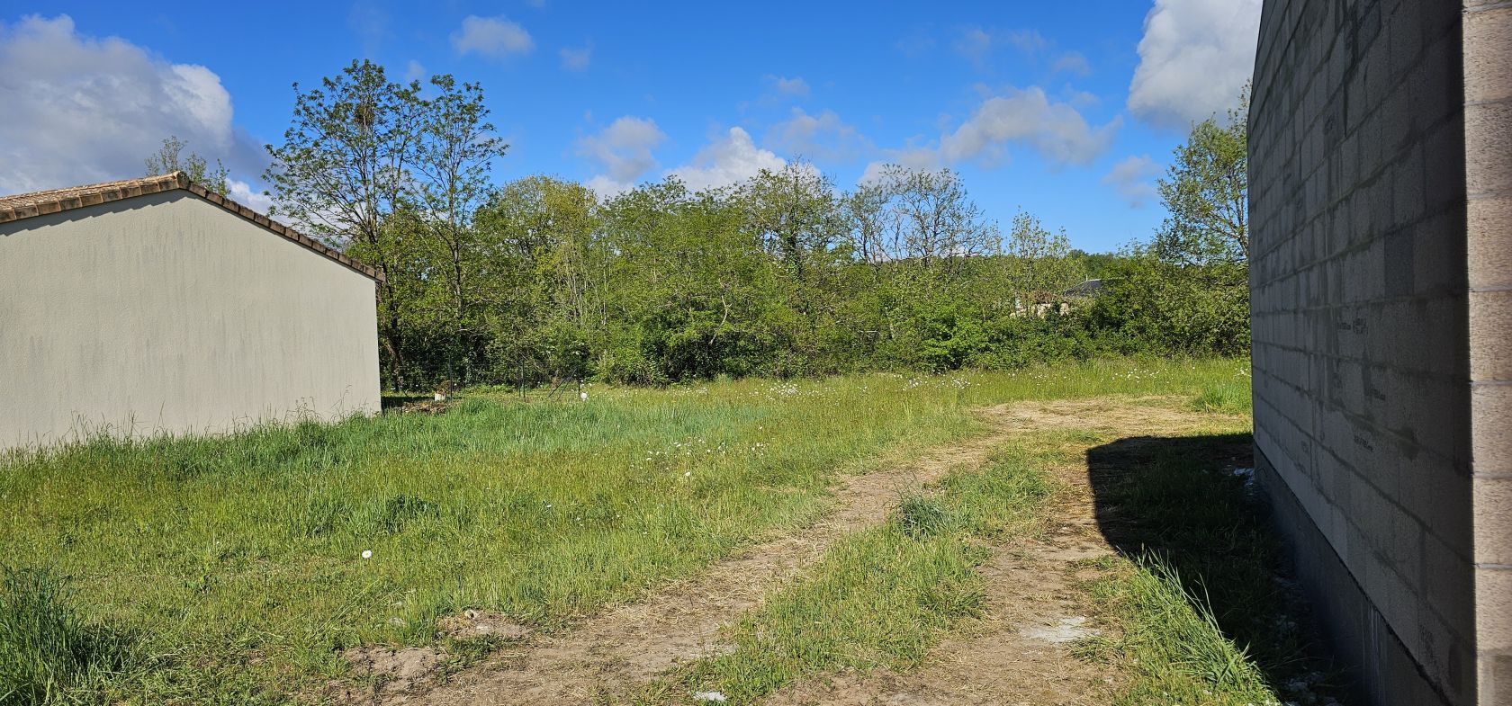 terrain viabilisé de 350m2 disponible à NERSAC