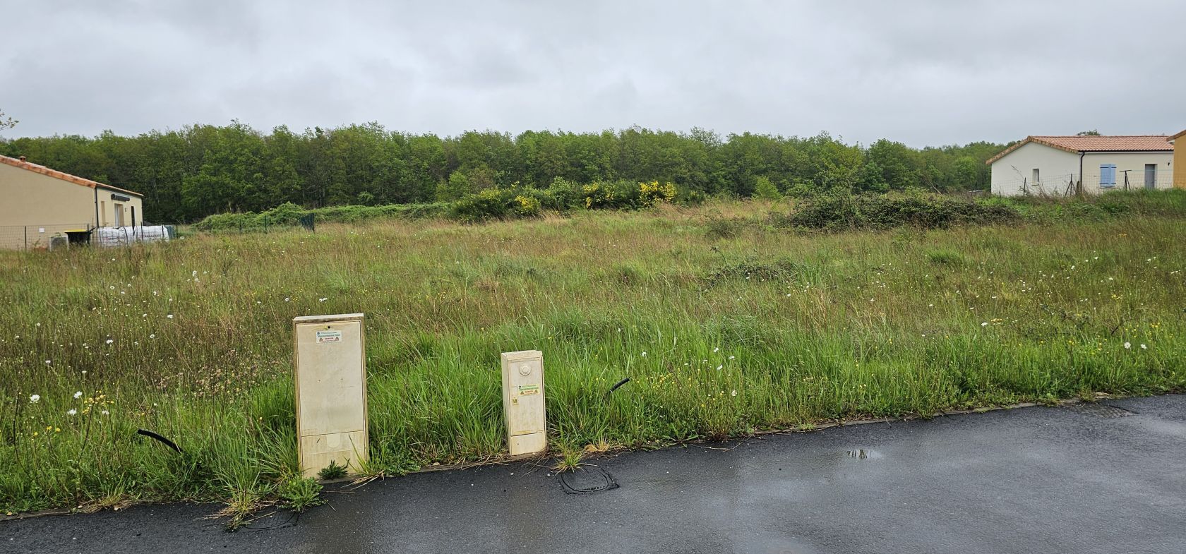 Offre de terrain à batir de 1003m2 en vente à CHAZELLES
