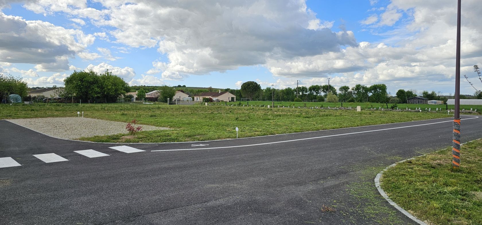 terrain à construire de 740m2 en vente à MARSAC (16570)
