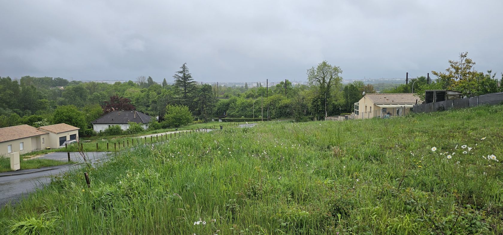 terrain à construire viabilisé disponible à GOND-PONTOUVRE