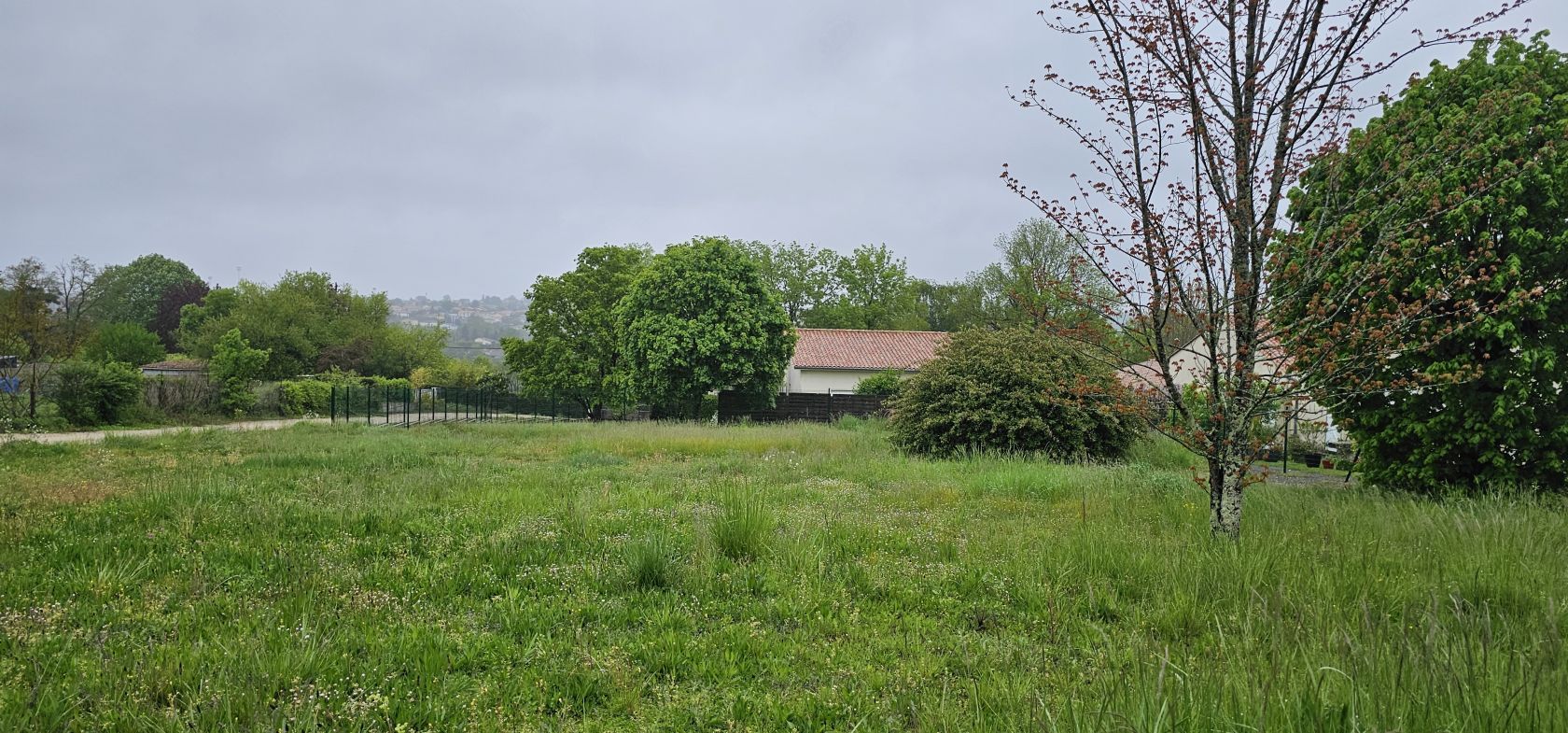 terrain à vendre viabilisé disponible à ANGOULEME (16000)