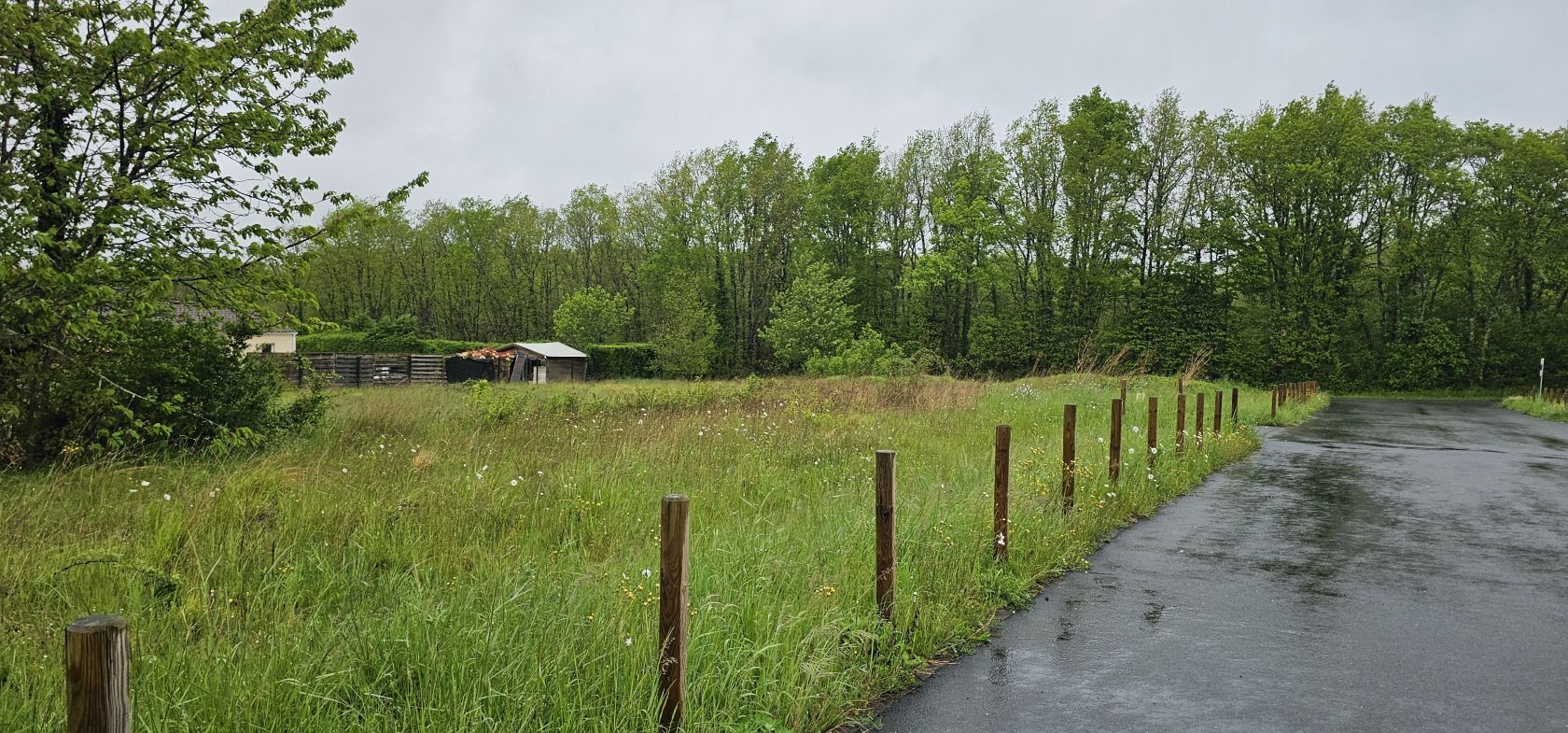terrain constructible de 768m2 en vente à ECURAS