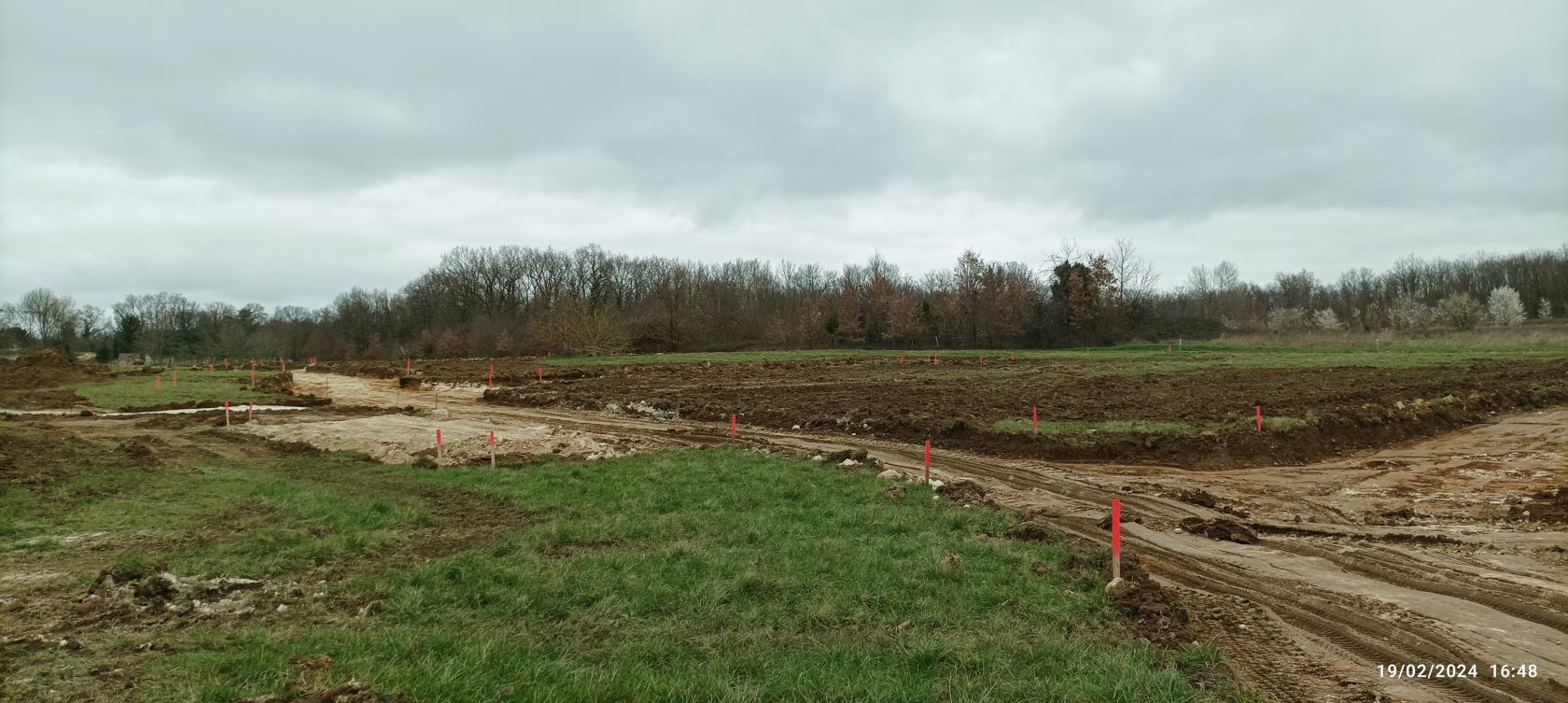 Acheter un terrain à vendre viabilisé de 539m2 disponible à AVY (17800)