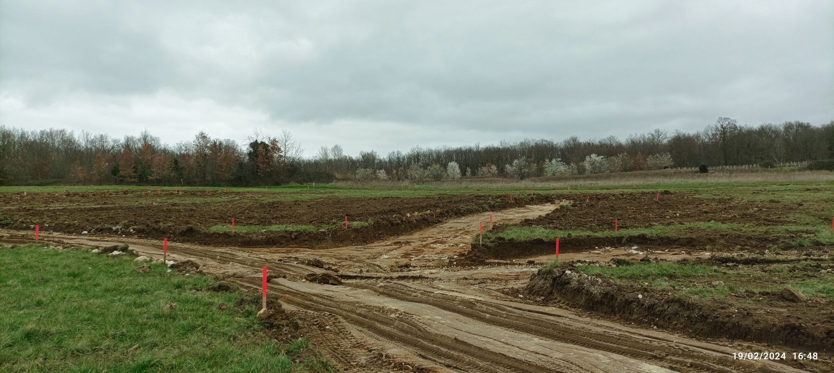 Agréable terrain à construire viabilisé de 574m2 disponible à AVY (17800)