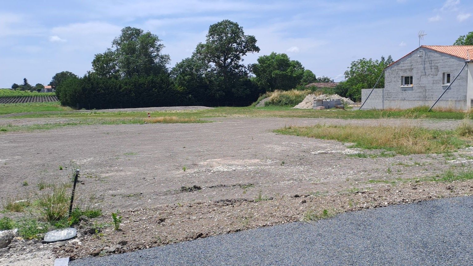 terrain à vendre viabilisé de 878m2 en vente à BIRON