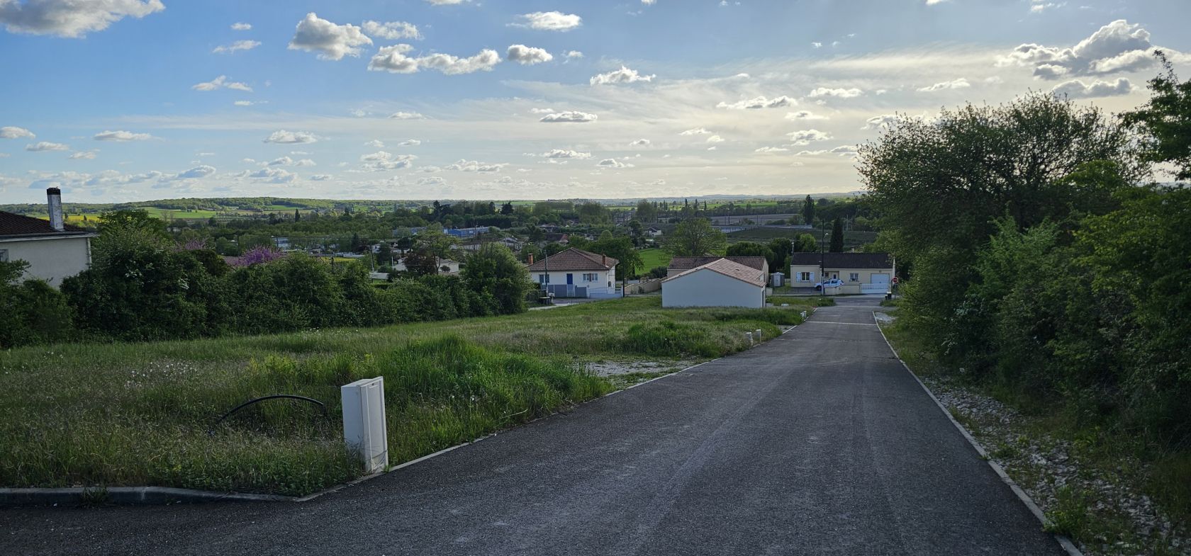 Très beau terrain à vendre viabilisé de 416m2 à LA COURONNE (16400)