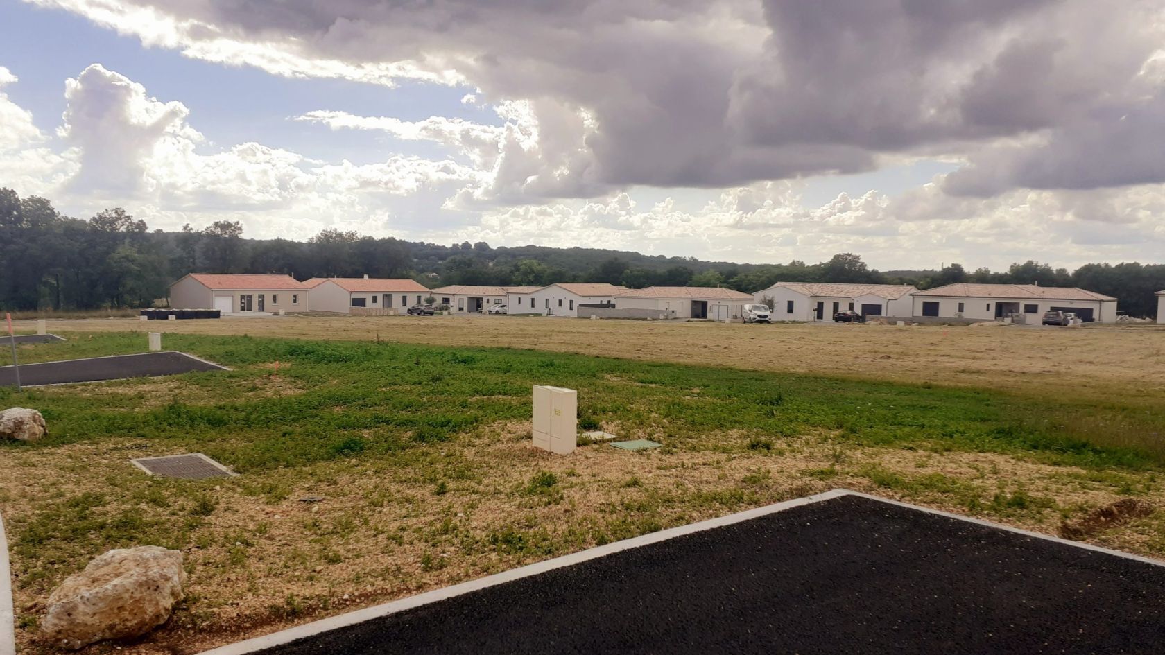 terrain à batir viabilisé à VOEUIL-ET-GIGET (16400)