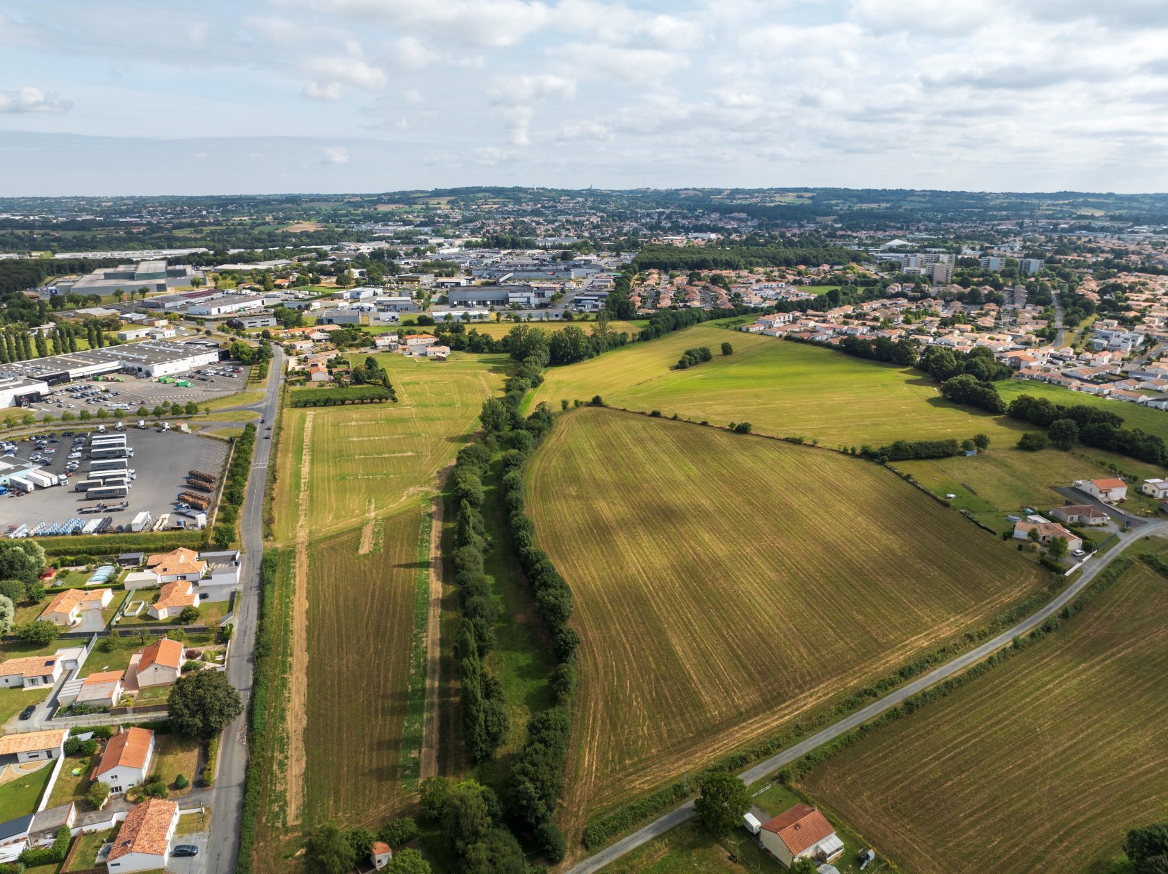 terrain à construire viabilisé disponible à LES HERBIERS