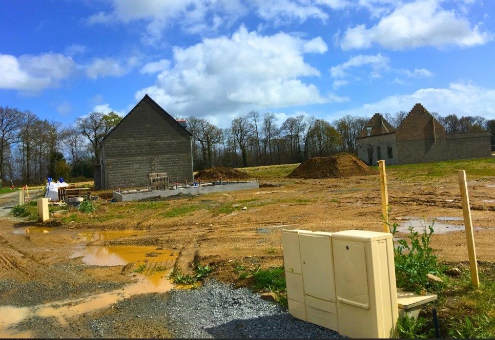 Beau terrain à batir de 350m2 en vente à PLEUGUENEUC