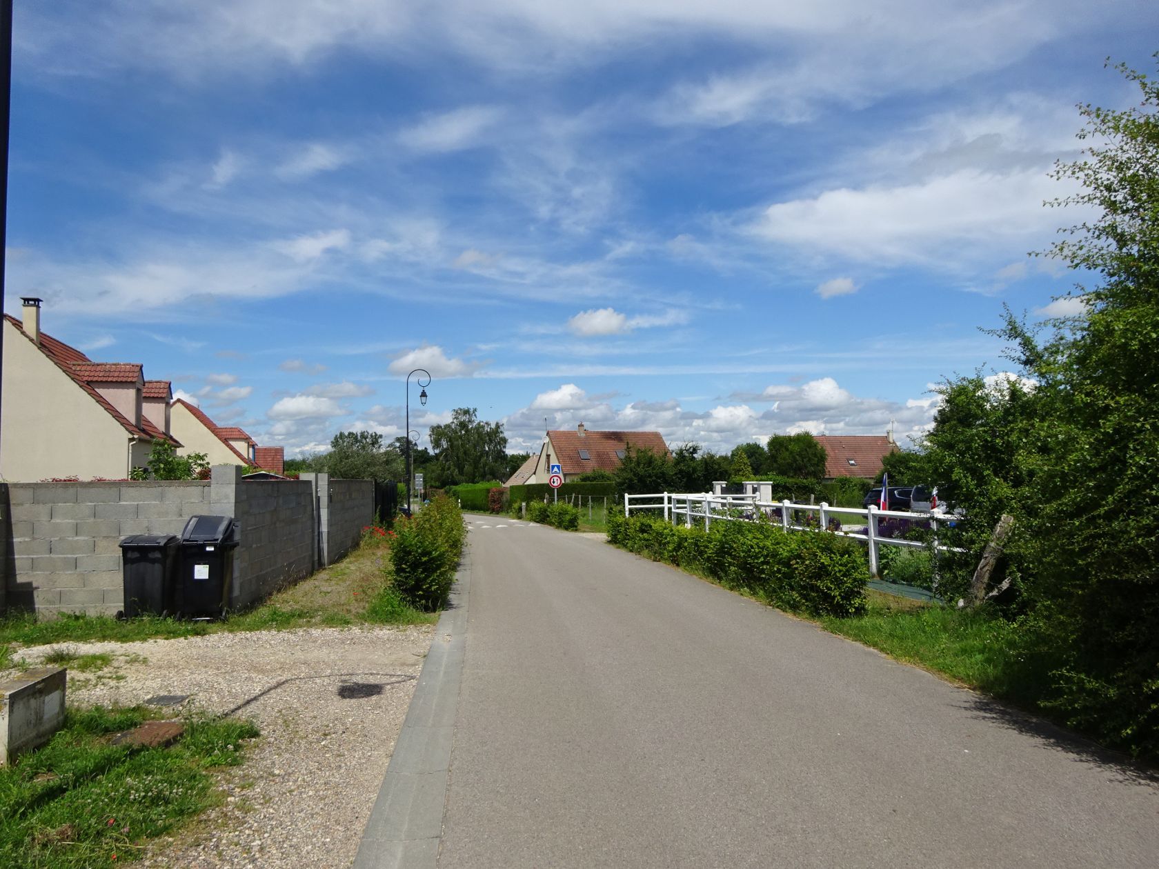 Sublime terrain constructible viabilisé de 617m2 disponible à LE PLESSIER-SUR-BULLES