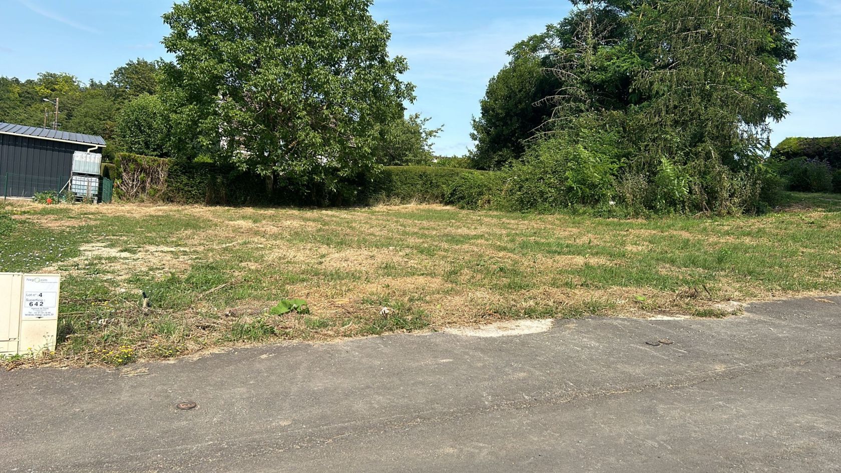 Joli terrain à construire viabilisé de 642m2 en vente à VERETZ