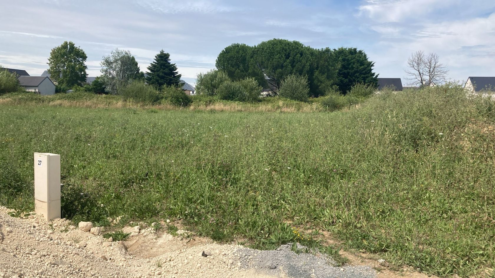 Très beau terrain constructible de 547m2 en vente à NOTRE-DAME-D'OE