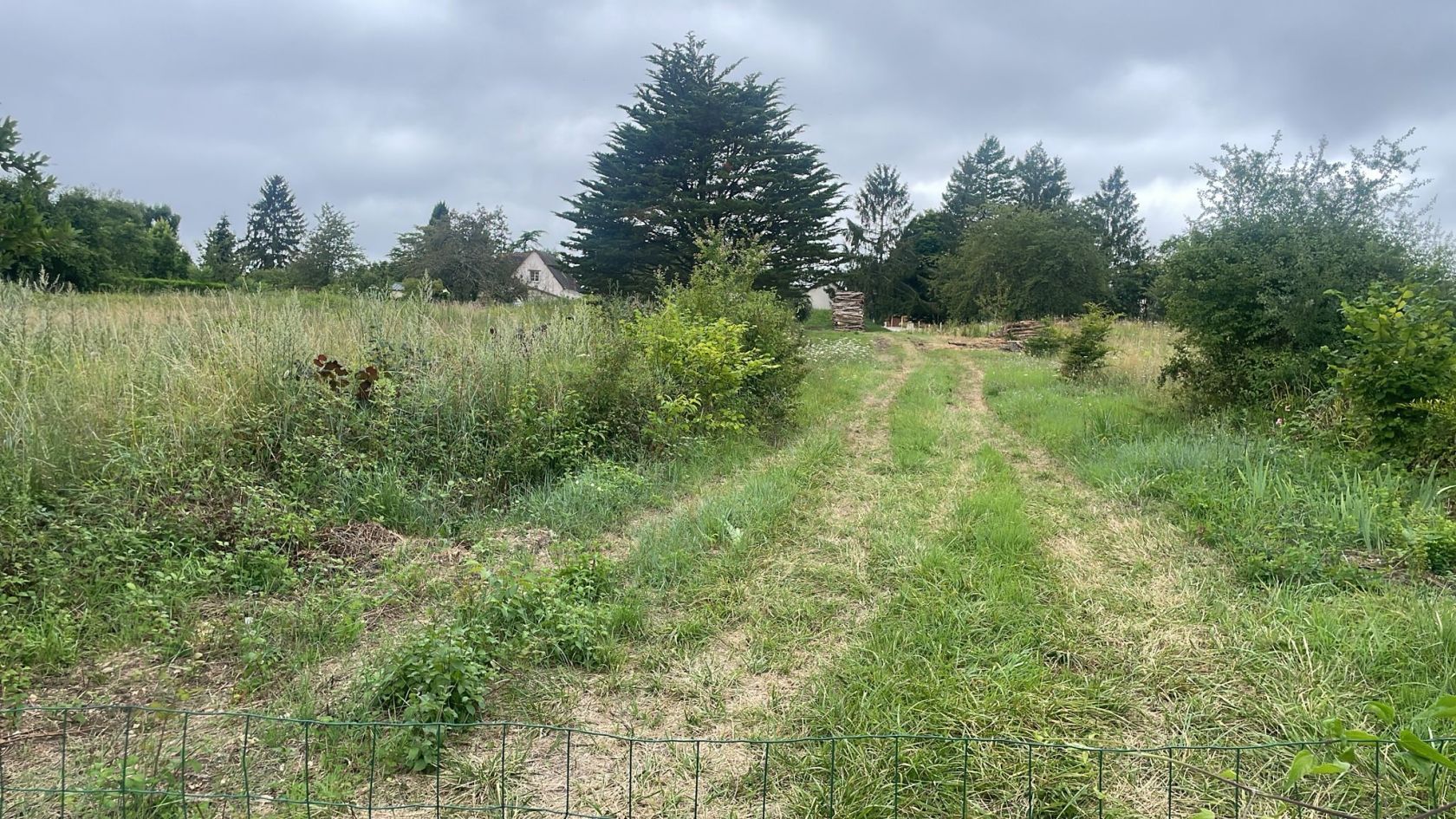 Agréable terrain constructible de 500m2 en vente à CINQ-MARS-LA-PILE (37130)