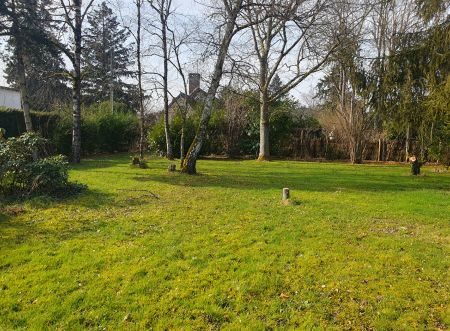 terrain à batir de 880m2 disponible à VOUZON