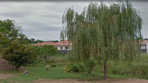 Joli terrain à vendre viabilisé de 543m2 disponible à SAUBRIGUES (40230)