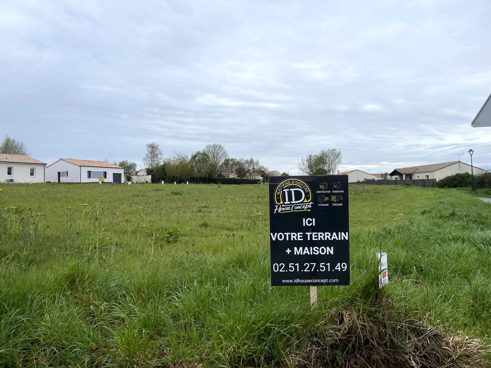 terrain viabilisé disponible à SERIGNE (85200)