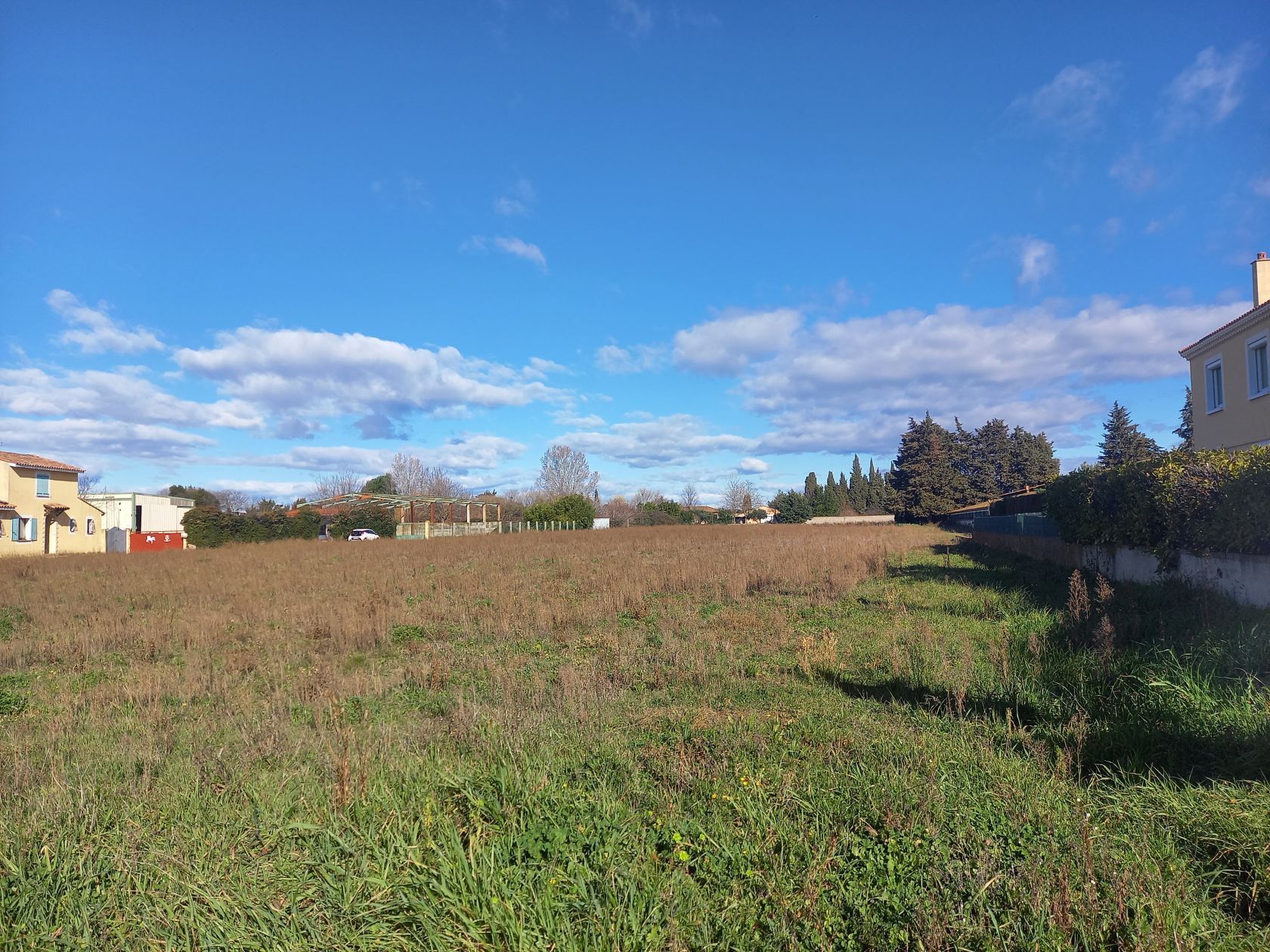 terrain à batir de 200m2 en vente à REDESSAN
