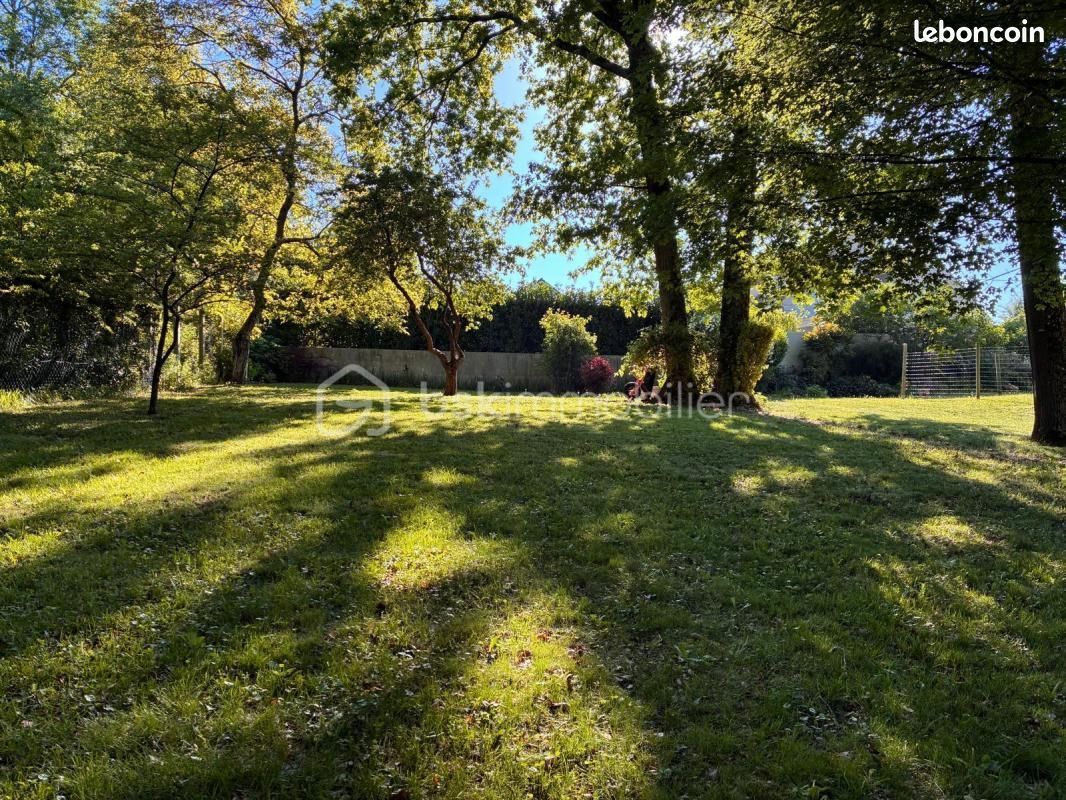 terrain de 745m2 en vente à LIVRY-SUR-SEINE