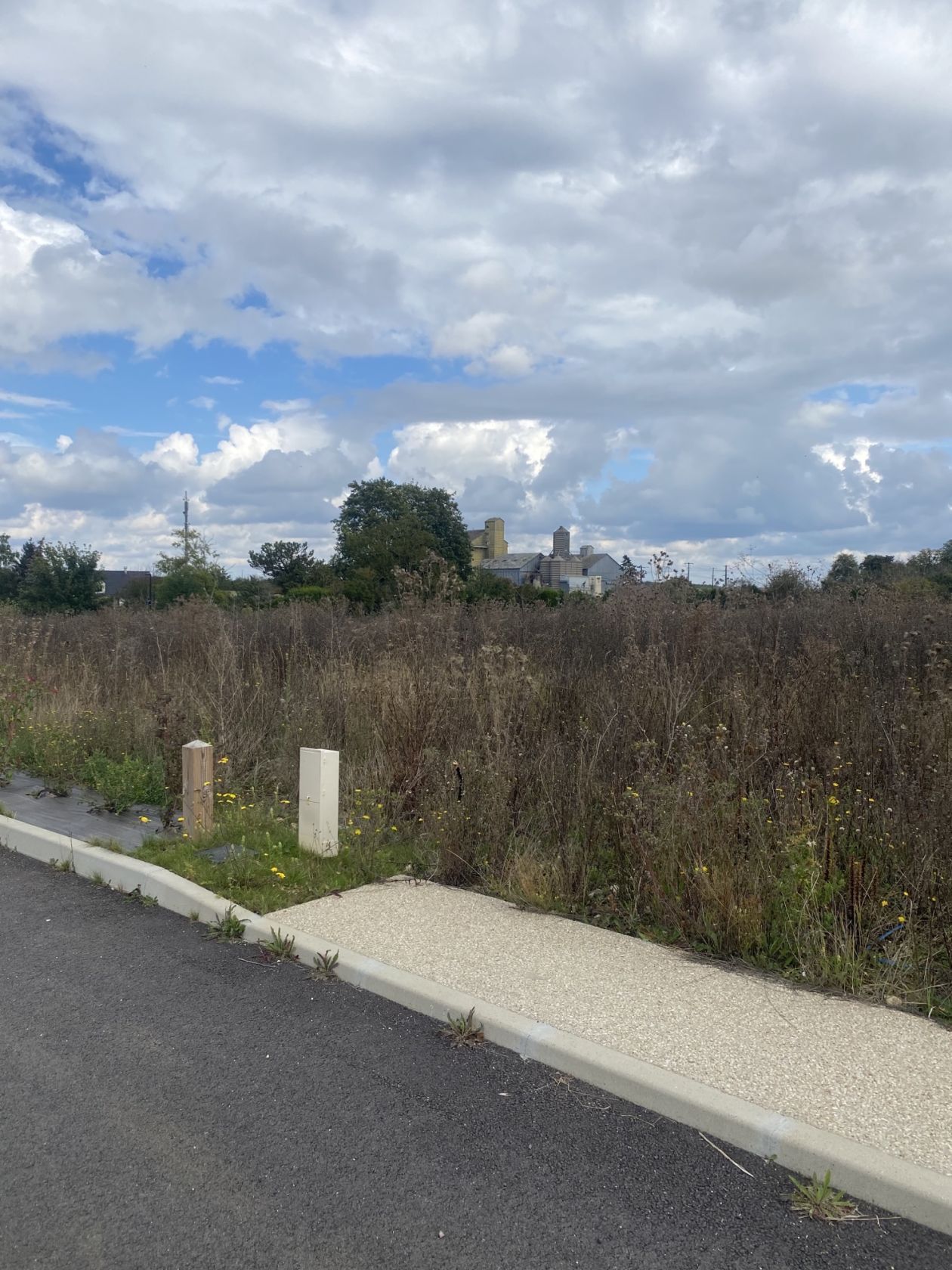 Joli terrain constructible à CHAMPMOTTEUX